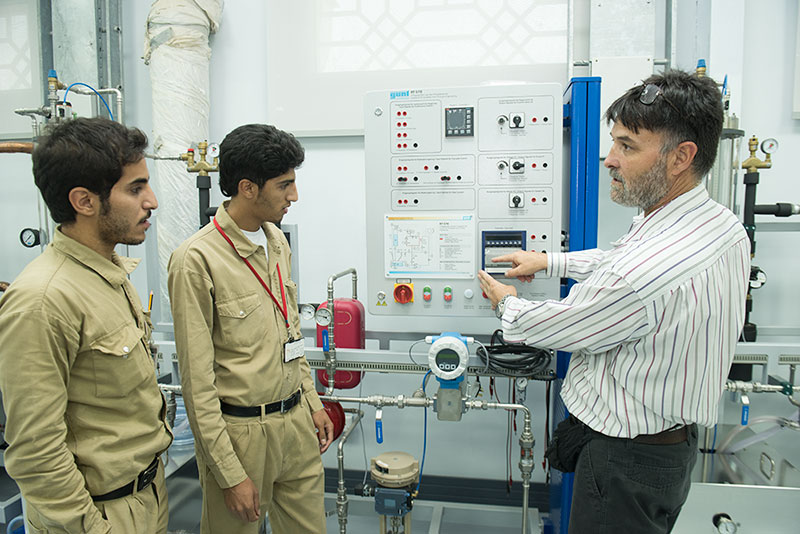 «السعودية للكهرباء» تؤهل 1500 شاب بالمعهد السعودي التقني لخدمات الكهرباء وتلحقهم ببرامج تدريبية ضمن برنامج للتحول الإستراتيجي
